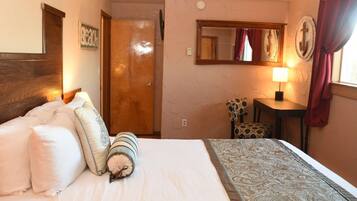 1 bedroom, desk, iron/ironing board, WiFi