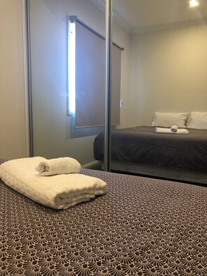 4 bedrooms, desk, iron/ironing board, WiFi