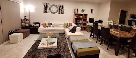 Smart TV, computer monitors