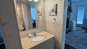 Douche, séchoir à cheveux, serviettes fournies, savon