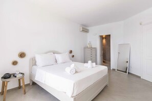 5 bedrooms, iron/ironing board, free WiFi, bed sheets