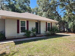 Exterior - Perfect little downtown St Marys getaway (ST MARY'S)