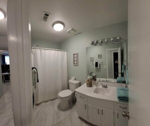 Douche, serviettes fournies