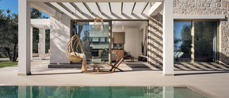 حمّام سباحة خارجي