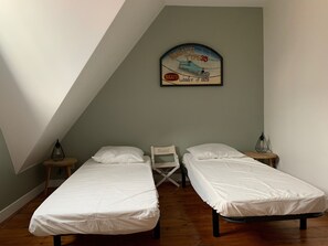 5 chambres, fer et planche à repasser, lit parapluie, Wi-Fi