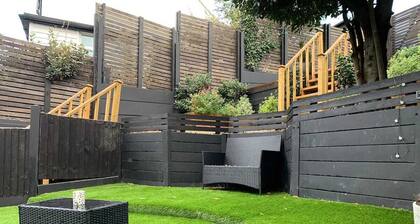 Lovely Seaside Ground Floor Cottage in Old Leigh