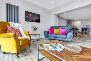 TV - Bayview Downings - Luxury 3 Bedroom Grd Floor Apt (Downings)