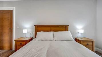 3 bedrooms, iron/ironing board, travel crib, WiFi (free)