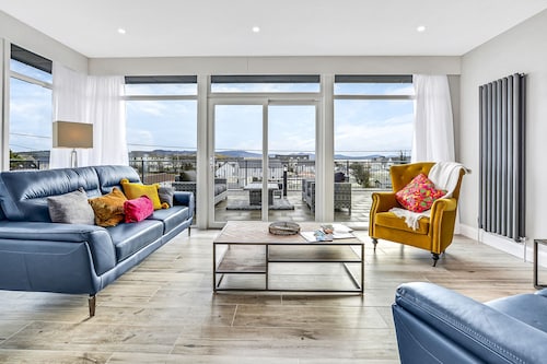 Bayview Downings - Luxury 3 Bedroom Grd Floor Apt
