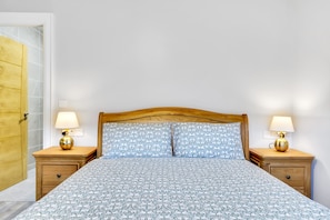 3 chambres, fer et planche à repasser, lit parapluie, Wi-Fi gratuit