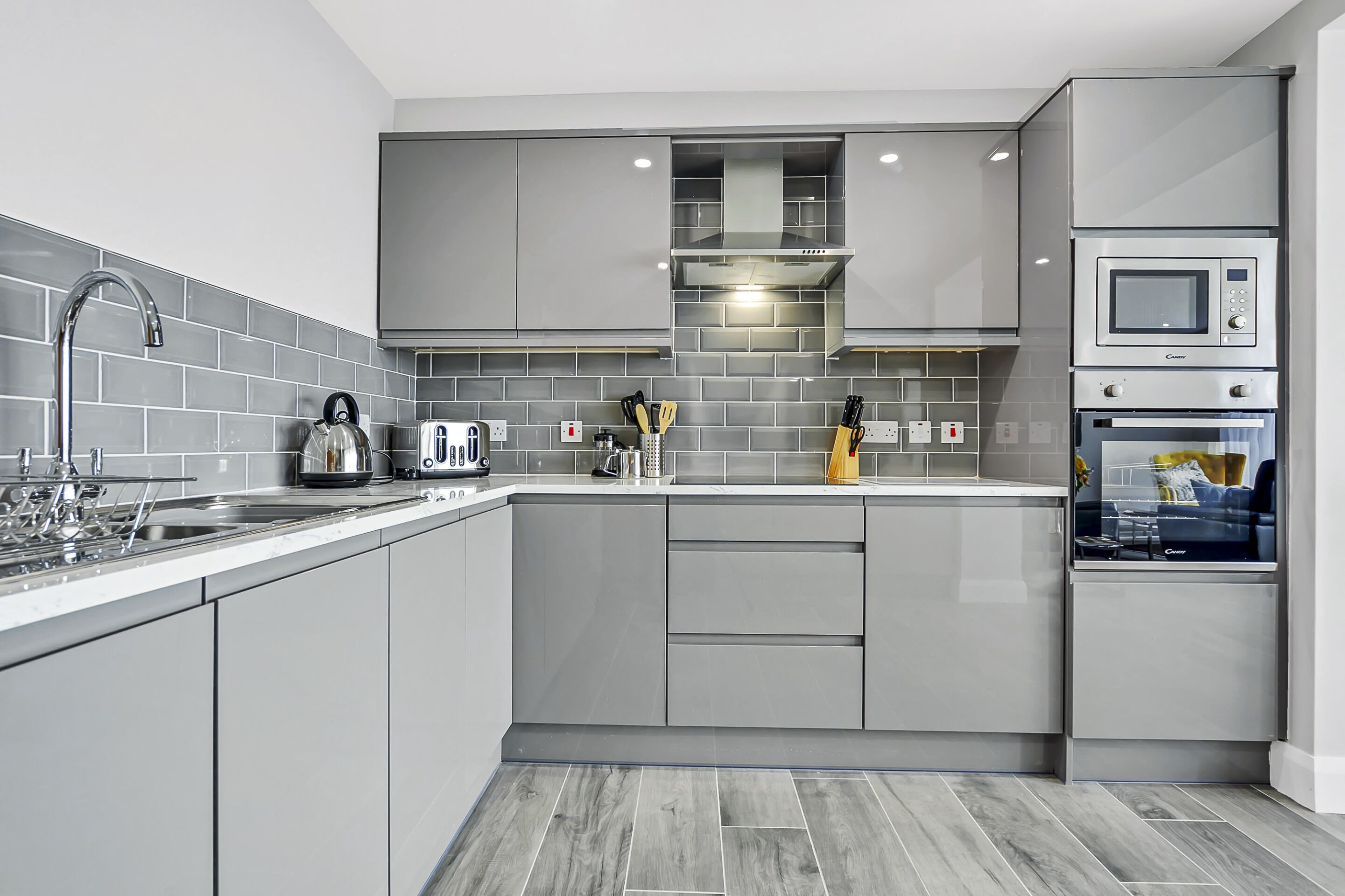 Frigorífic, microones, forn i placa de cuina 