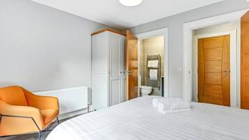 2 bedrooms, iron/ironing board, travel cot, free WiFi