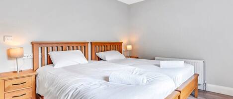 2 chambres, fer et planche à repasser, lit parapluie, Wi-Fi gratuit