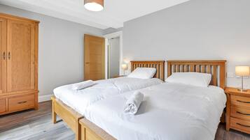 2 bedrooms, iron/ironing board, travel cot, free WiFi