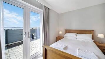 4 bedrooms, iron/ironing board, travel crib, WiFi (free)