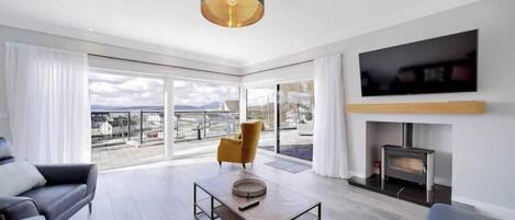 Télévision, cheminée