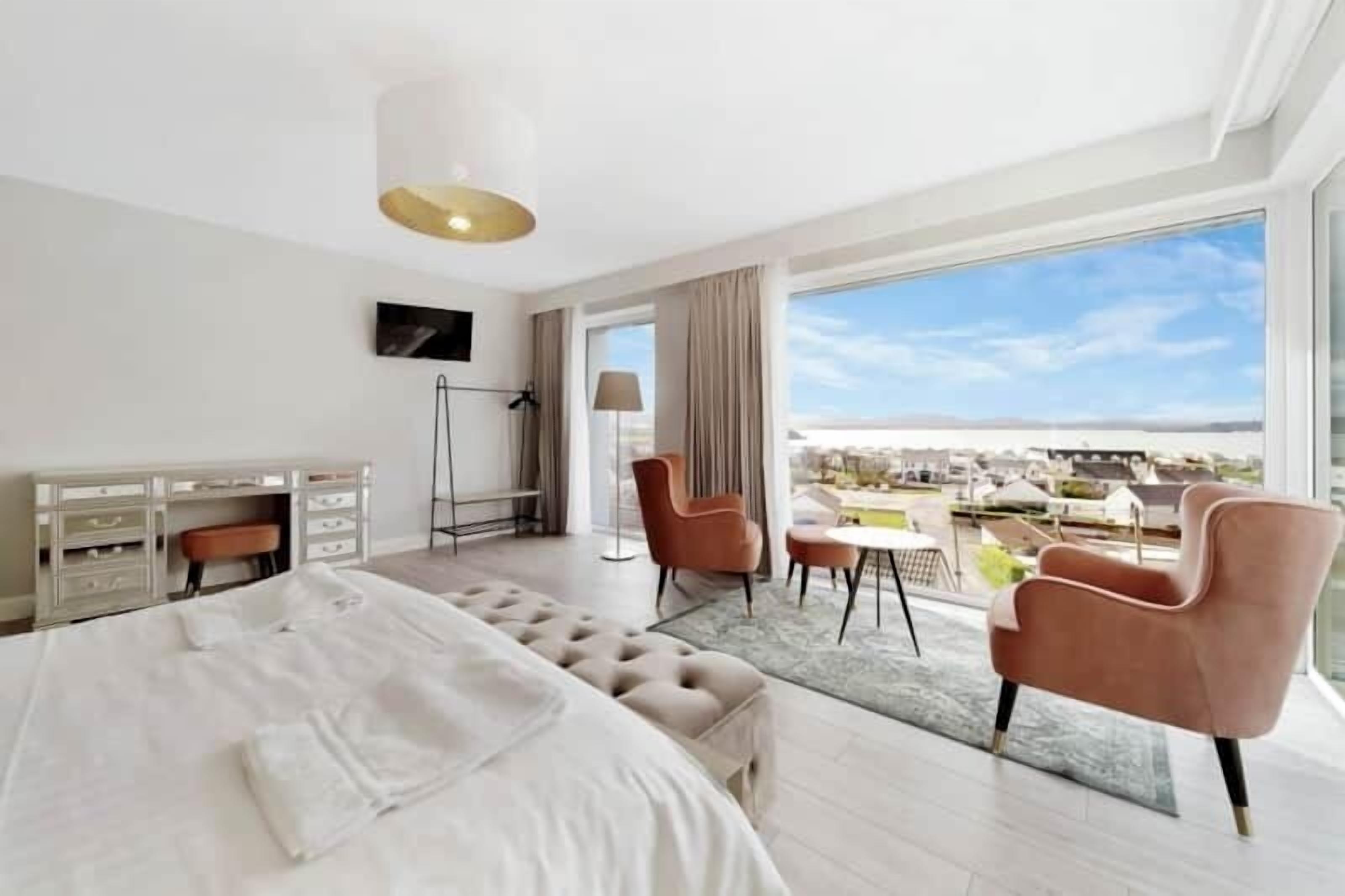 4 chambres, fer et planche à repasser, lit parapluie, Wi-Fi gratuit