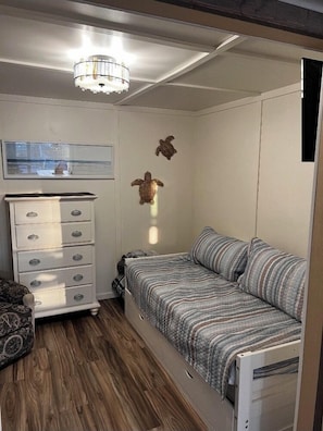 3 bedrooms, desk, free WiFi, bed sheets