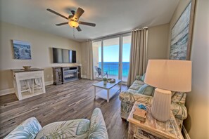 Smart-TV, Kamin, Videospiele, Tischtennisplatte