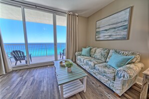 Smart-TV, Kamin, Videospiele, Tischtennisplatte