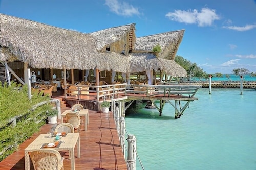 Fully equipped apartment overlooking golf course at luxury beach resort