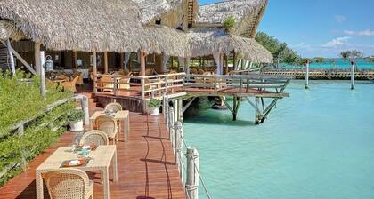 Fully equipped apartment overlooking golf course at luxury beach resort