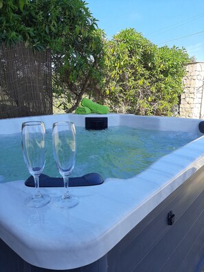 Outdoor spa tub - Casa dos Salgados with private jacuzzi (Albufeira)