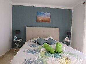 3 bedrooms, iron/ironing board, travel cot, free WiFi - Casa dos Salgados with private jacuzzi (Albufeira)