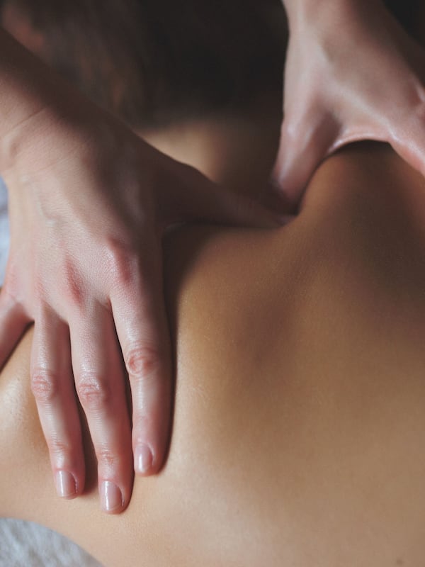Couples treatment room(s), body wraps, facials, Ayurvedic treatments