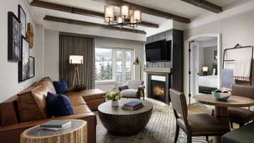 Fairmont Gold - Svit Executive - 1 kingsize-säng | Värdeförvaringsskåp på rummet och arbetsyta för laptop