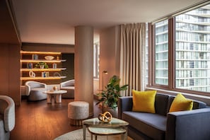 Ropa de cama de alta calidad, edredón, camas con pillow-top y minibar