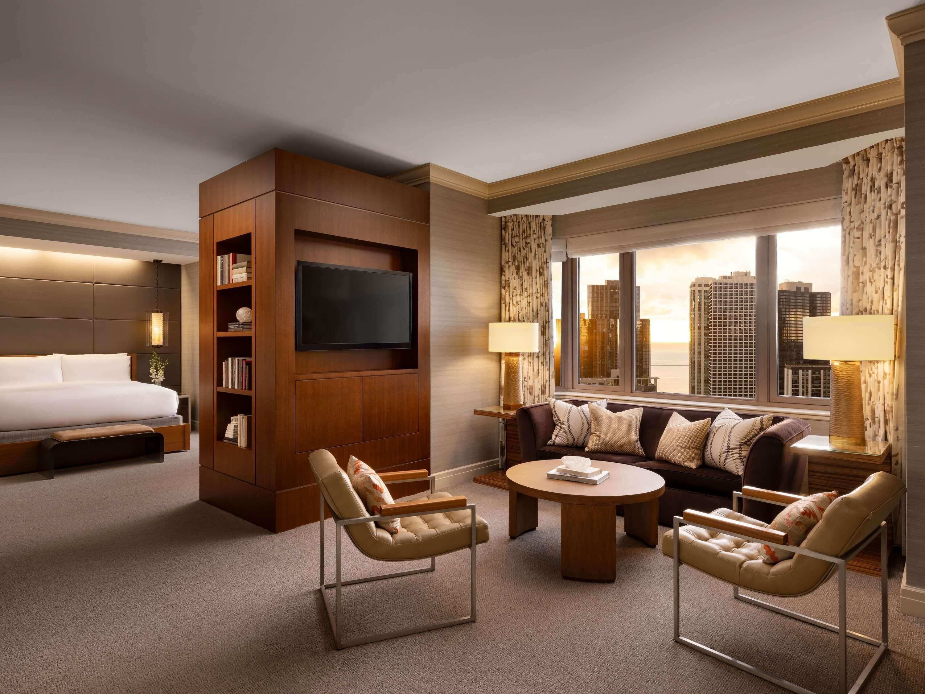 Ropa de cama de alta calidad, edredón, camas con pillow-top y minibar 