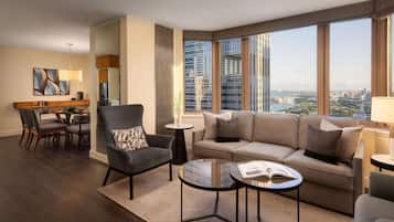 Hochwertige Bettwaren, Daunenbettdecken, Pillowtop-Betten, Minibar