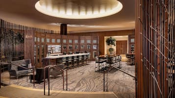 2 bars/lounges