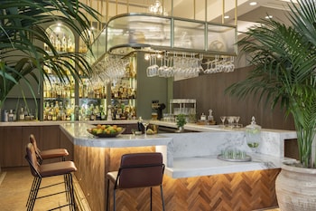 Lobby lounge at Fairmont Miramar Bungalows