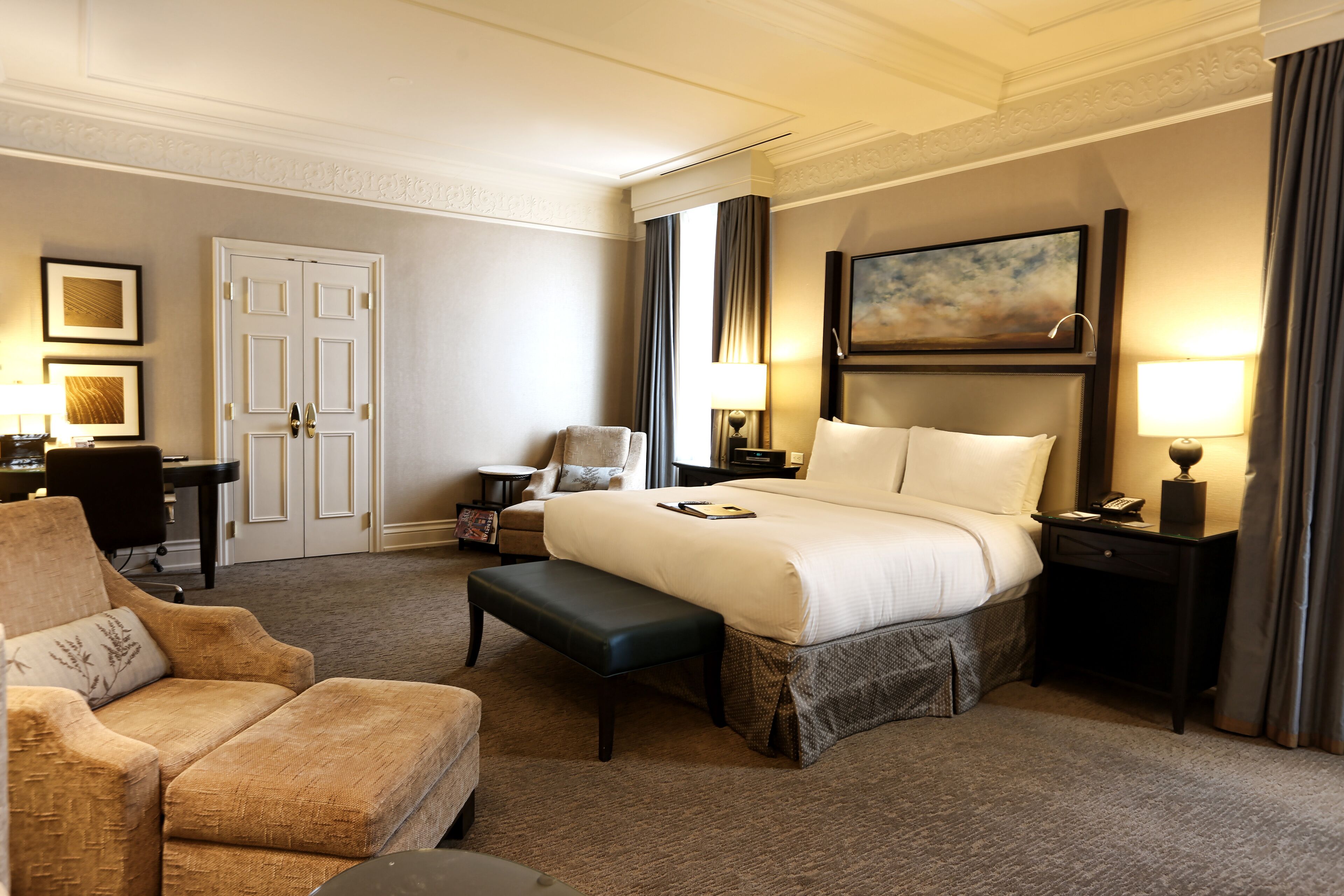 fairmont gold, junior suite, 1 king bed, non smoking, concierge service | hypo-allergenic bedding, down duvets, minibar, in-room safe