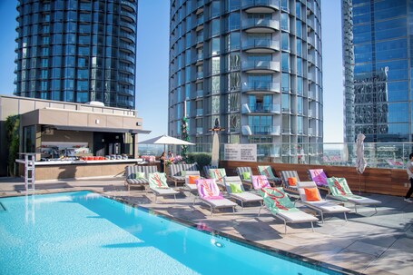 Fairmont Century Plaza Gold Experience – Affordable hotel in Los Angeles