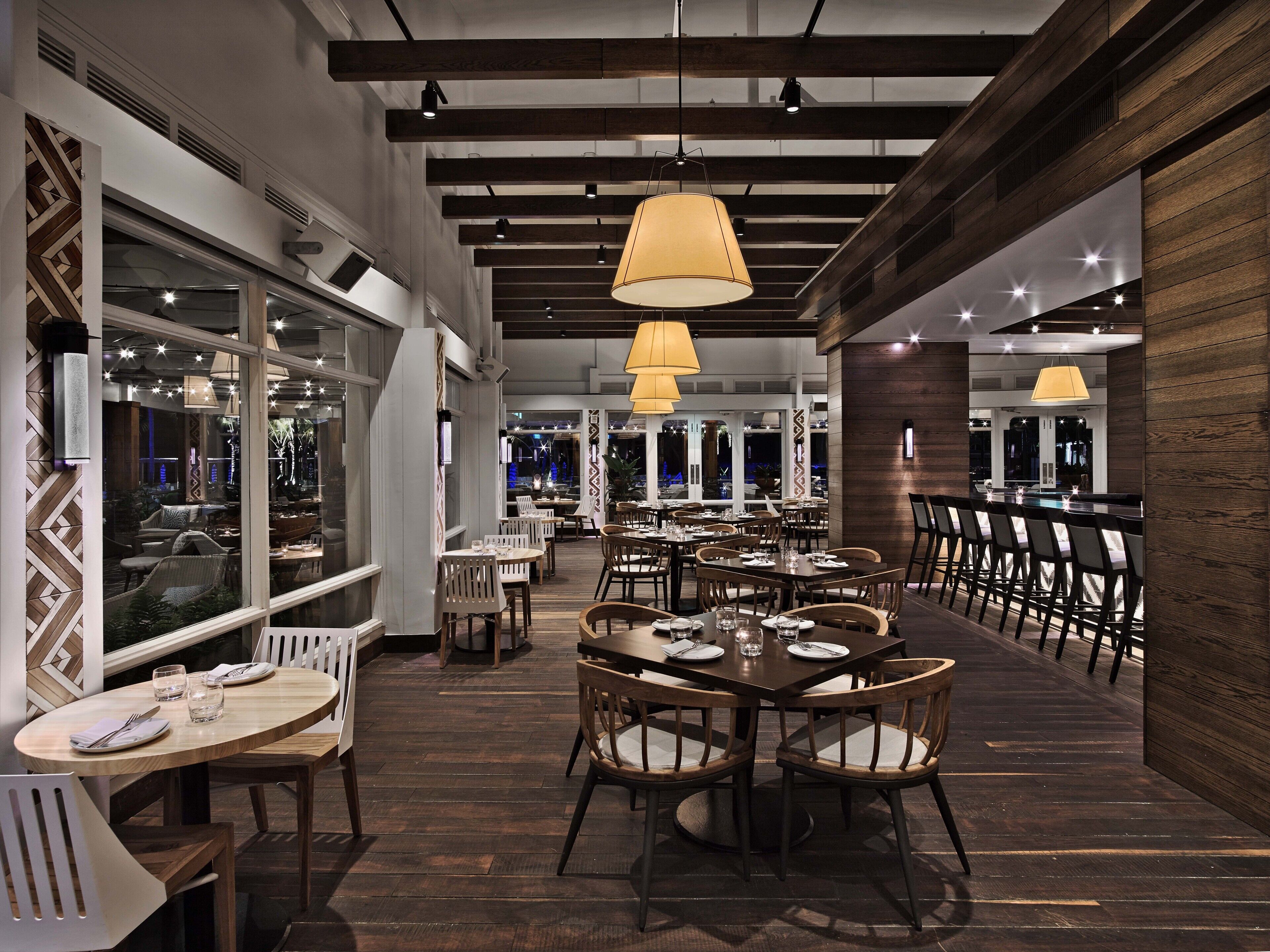 4 restaurants; breakfast, lunch, dinner and brunch served 