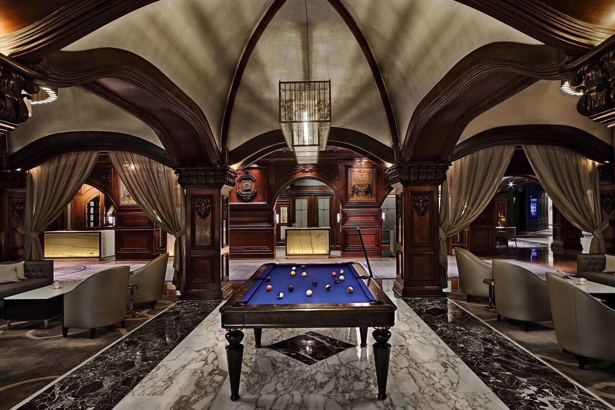 4 bars/lounges, poolside bar, beach bar