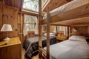 2 habitaciones, tabla de planchar con plancha, cuna de viaje y wifi