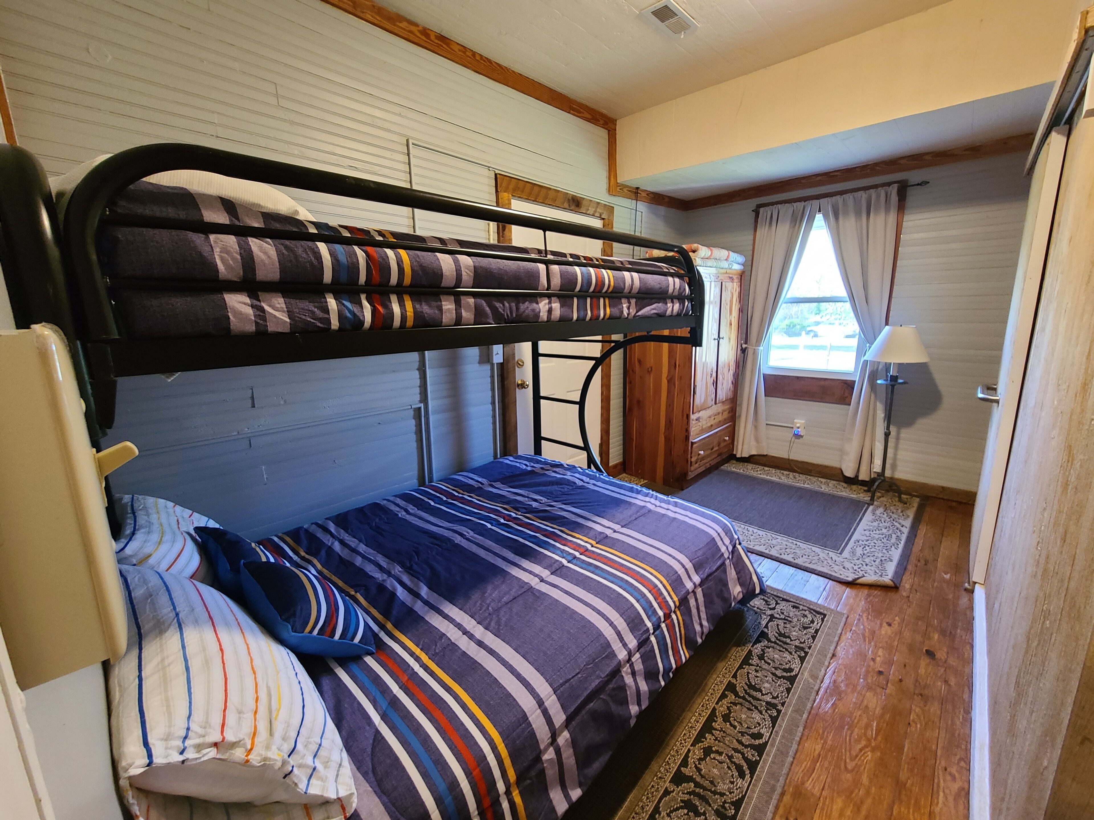 2 bedrooms, desk, iron/ironing board, travel crib