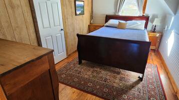 2 bedrooms, desk, iron/ironing board, travel crib