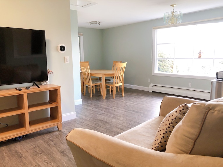 Easy Access! 1br, 5 Min Walk To T Train, Easy Access To Highway - Norwood, MA