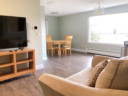 Easy access! 1br, 5 min walk to T train, easy access to Highway