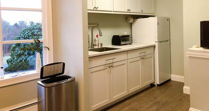 Easy access! 1br, 5 min walk to T train, easy access to Highway