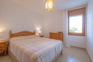 2 Schlafzimmer, Bügeleisen/Bügelbrett