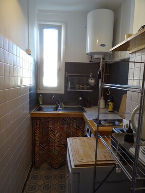 Private kitchen - Artist apartment 41 m2 (Saint-Ouen)