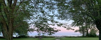 Waterfront cottage near Oconto