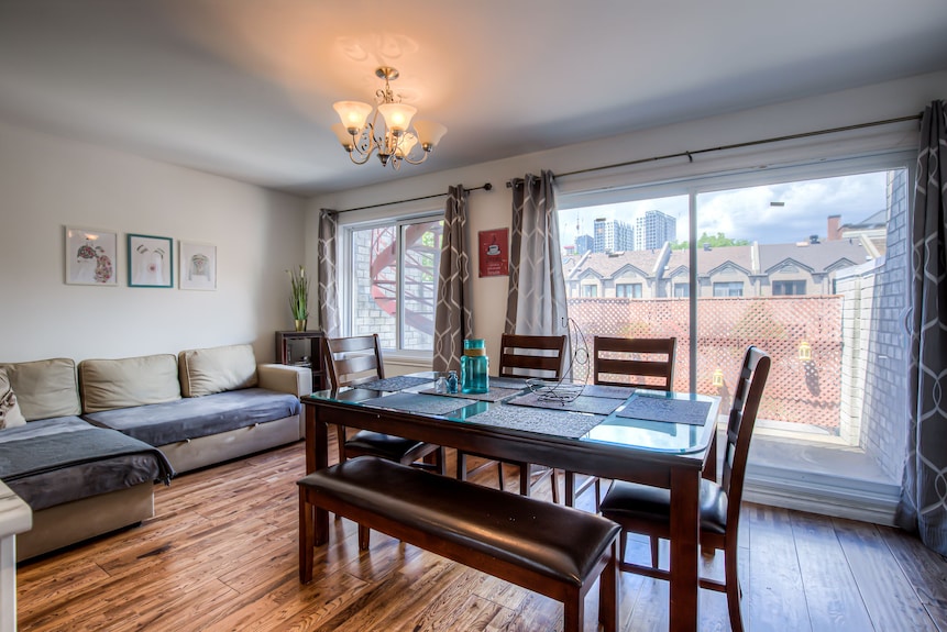 Spacious 5br Home Near Downtown & Bell Centre | Free Parking For 2 Cars - LaSalle