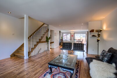 Bell Centre Area Downtown Home, AC, Fast Wi-Fi, Walk Everywhere